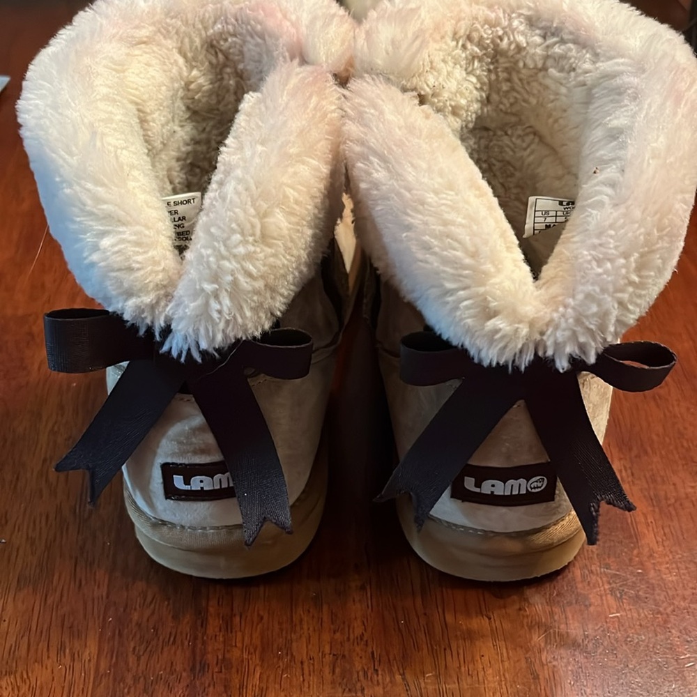 LAMO Beige and Chocolate Shearling Boots Adele Short Size 7